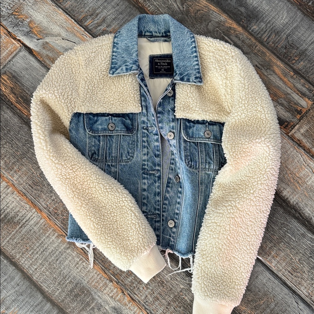 Abercrombie & Fitch Blue Denim Jacket with Cream Sherpa size XS